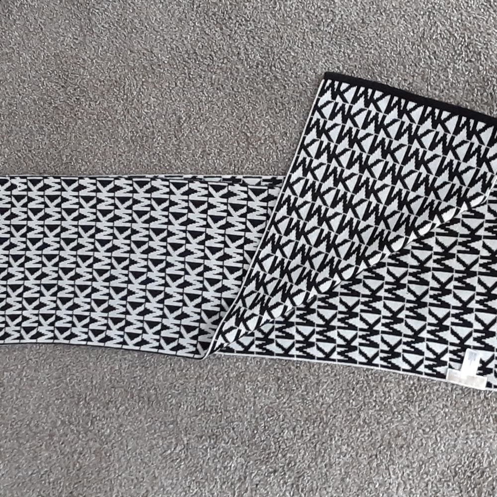 MICHAEL Michael Kors Signature Scarf